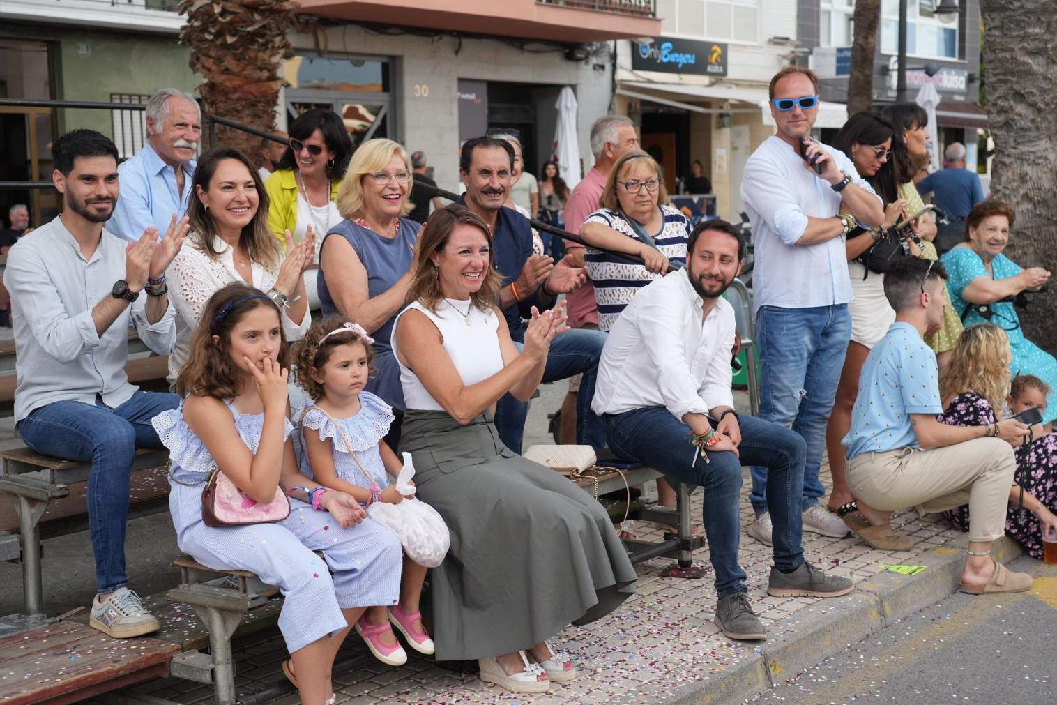 El Grau da inicio a las fiestas de Sant Pere con pólvora, bous y música