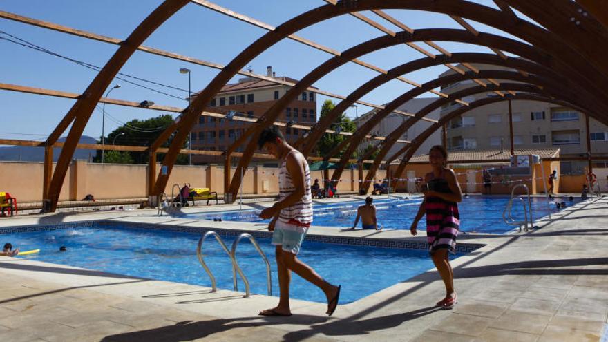 Imagen de archivo de la piscina municipal de Castalla.