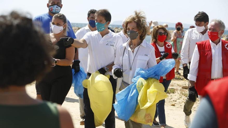 La reina Sofía inicia en Alicante una recogida de residuos que llega a 300 puntos de España