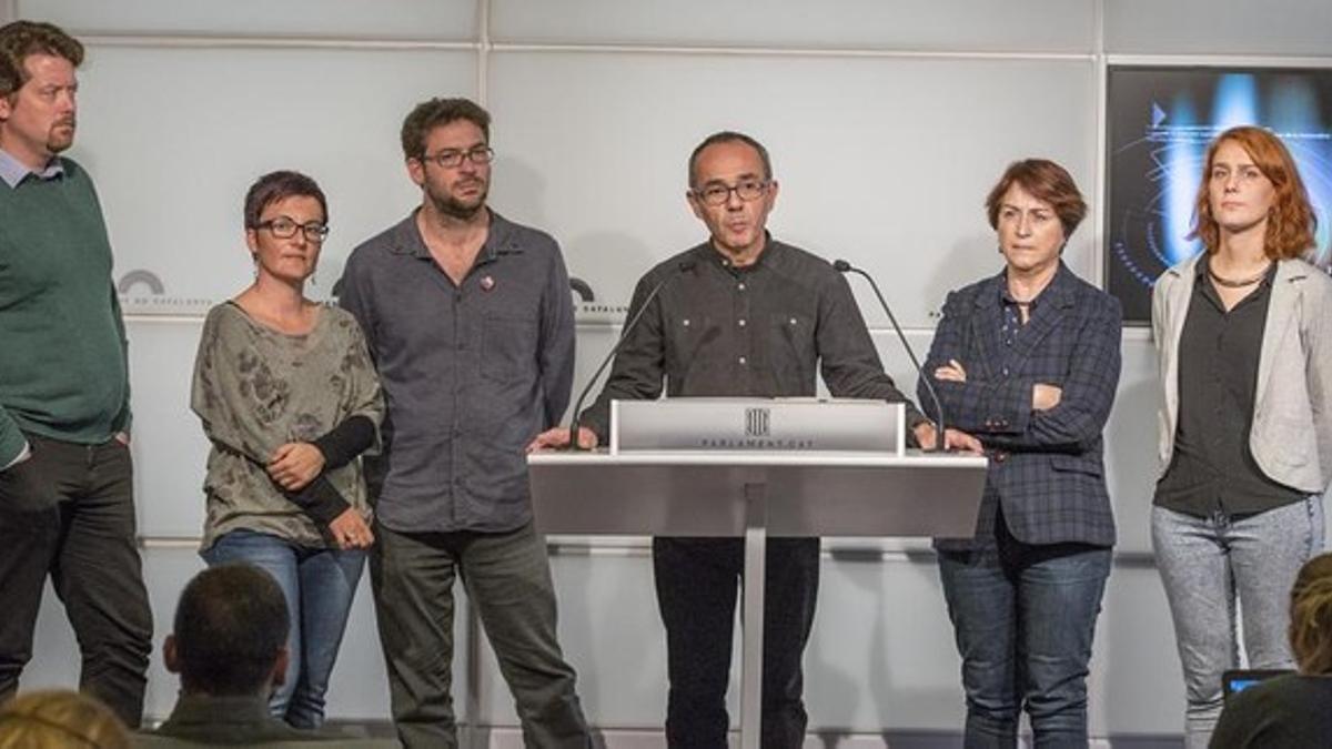 Joan Coscubiela y otros diputados de Catalunya Sí que es Pot, en el Parlament.