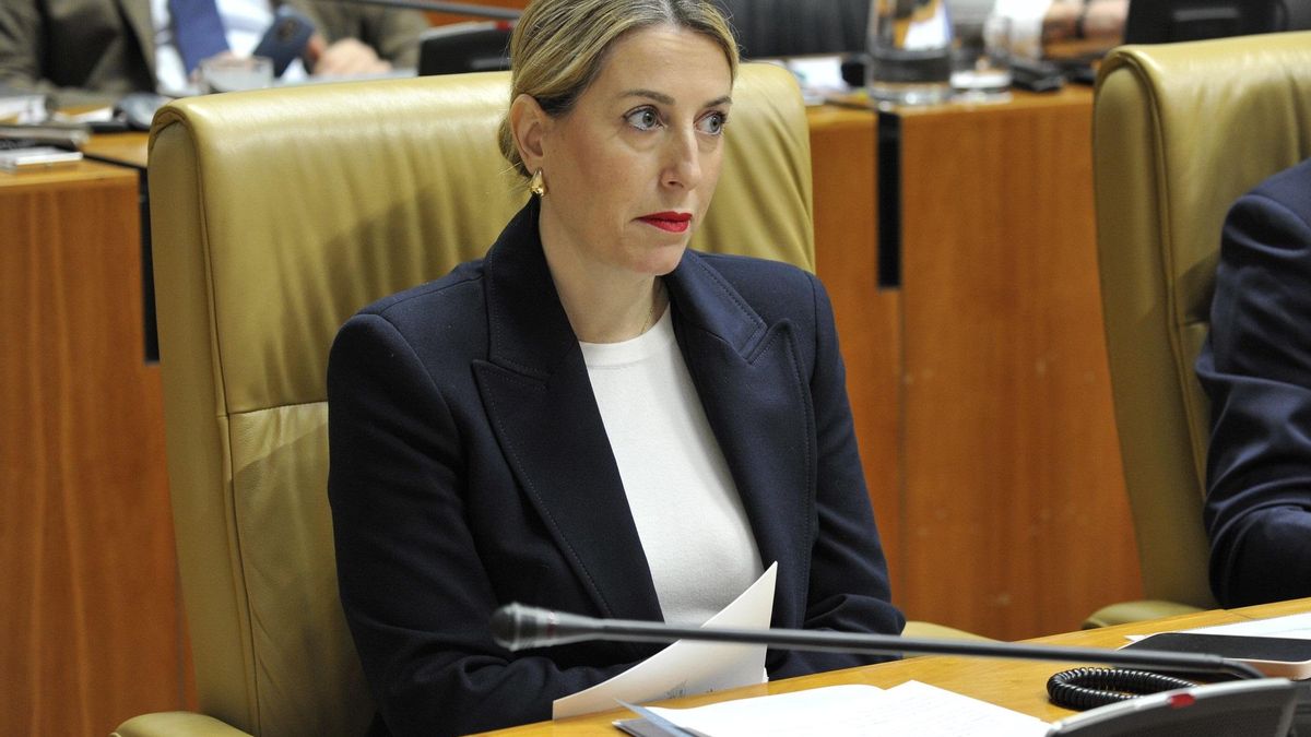 La presidenta regional, María Guardiola, en un pleno de la Asamblea.