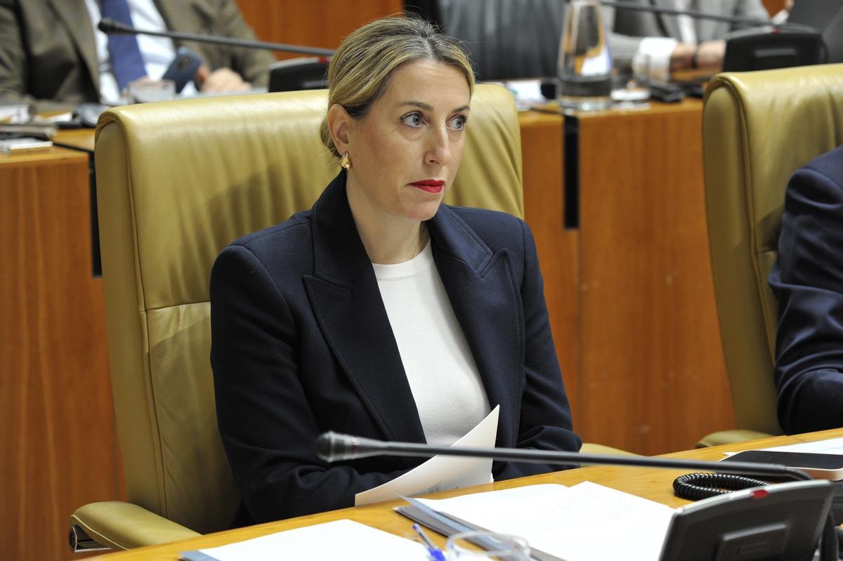 La presidenta regional, María Guardiola, en un pleno de la Asamblea.
