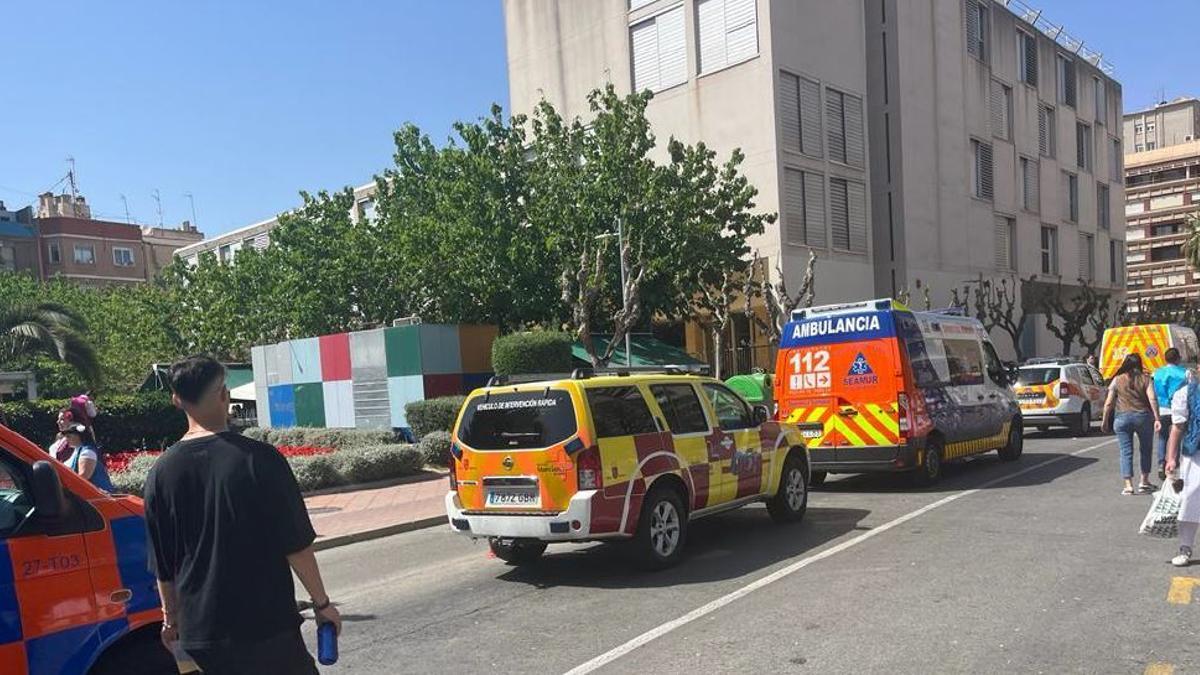 Vehículos de emergencias, en el centro de la ciudad de Murcia este Bando.