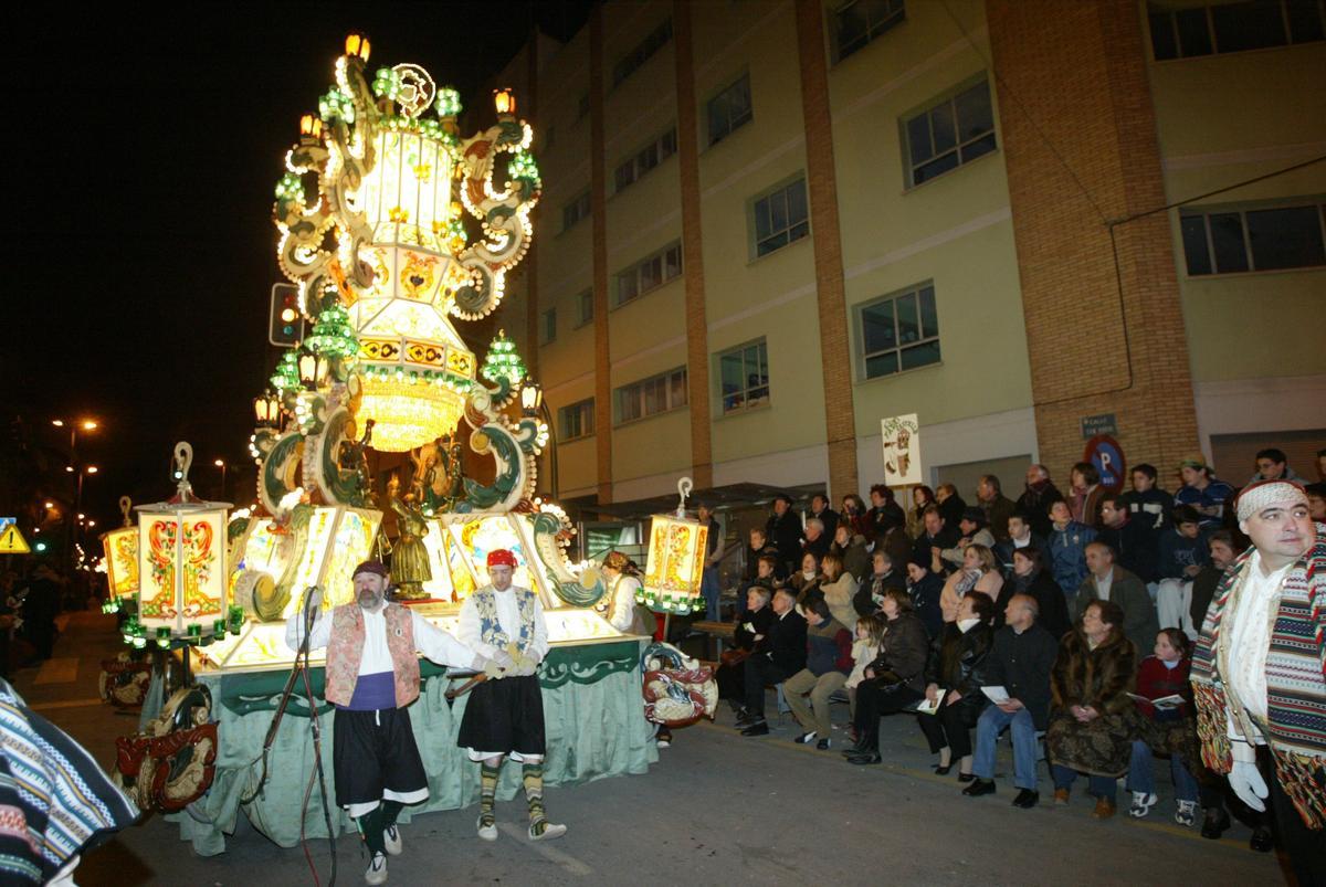 Desfile de gaiatas a la altura del colegio Obispo Climent.