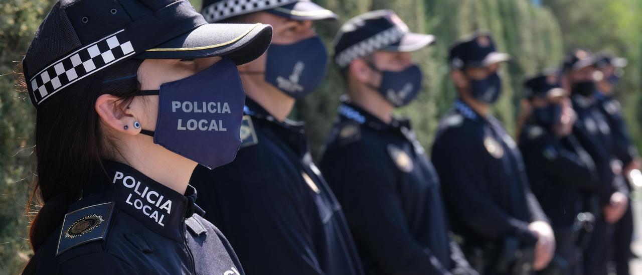 La plantilla de la Policía Local de Novelda en formación.