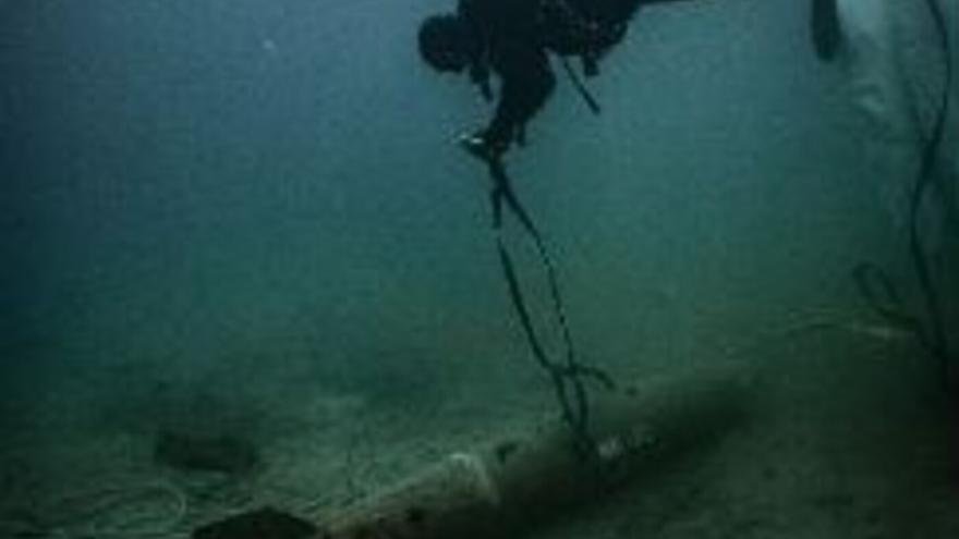 Explorando las profundidades marinas: despliegue de la Unidad de Buceo de La Armada en Lanzarote