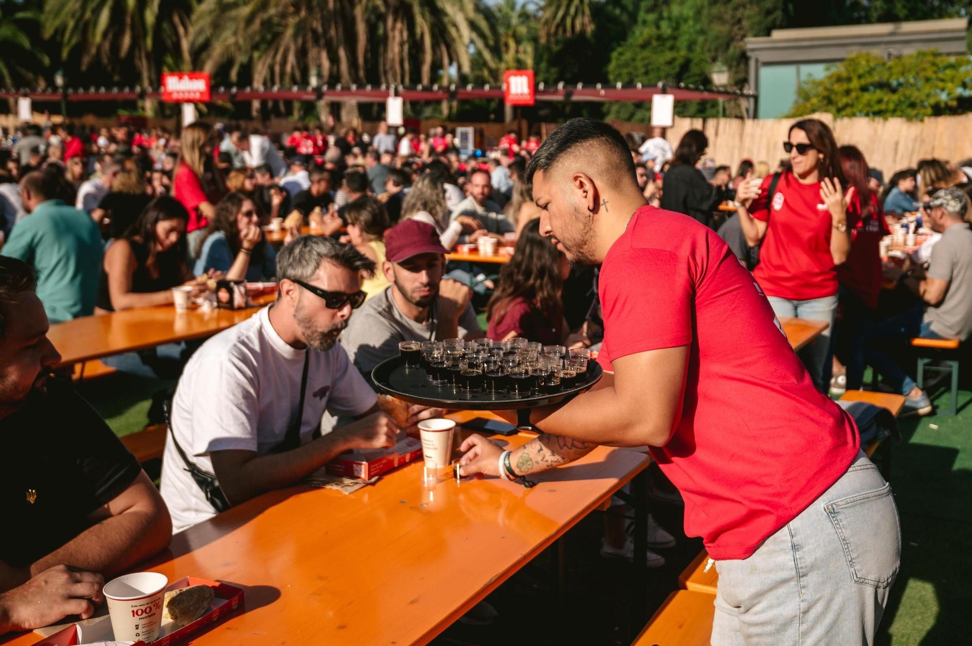 Así se ha batido el récord del 'esmorzaret' con más de 300 personas almorzando juntas