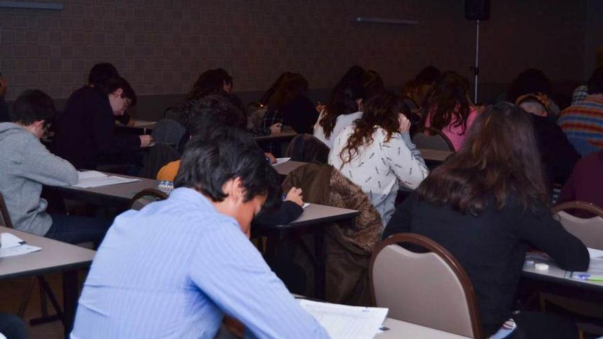 Aspirantes, ayer, en el examen de inglés.