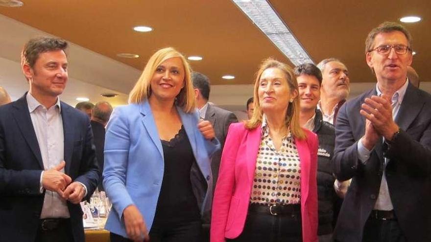 Miguel Fidalgo, Elena Muñoz, Ana Pastor y Alberto Núñez Feijóo, ayer en el mitin en Vigo. // Ricardo Grobas