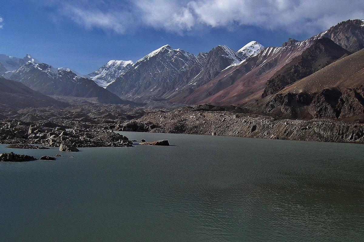 Uno de los lagos estudiados, que ha aumentado de forma espectacular su tamaño por el derretimiento glaciar