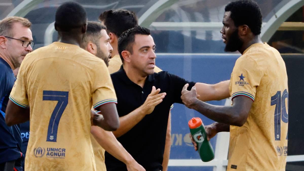 Kessie Xavi conversan en una imagen de esta temporada