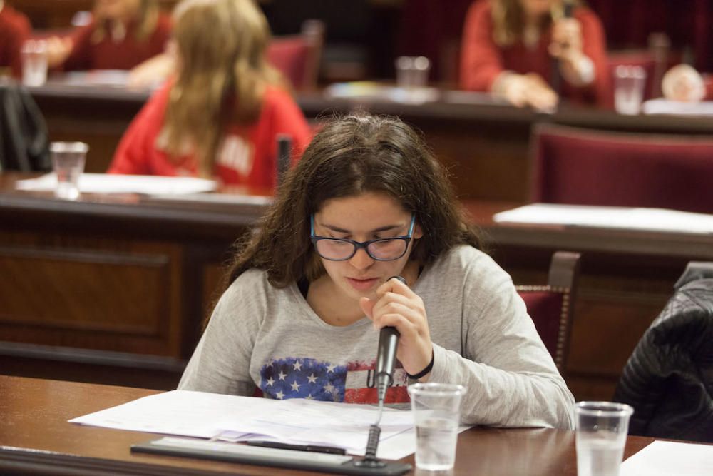 Los más jóvenes 'toman' el Parlament para luchar contra el cambio climático