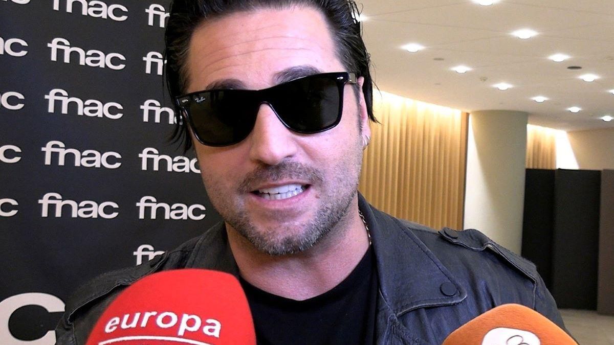 David Bustamante cuenta que su novia no ha podido salir de Valencia.