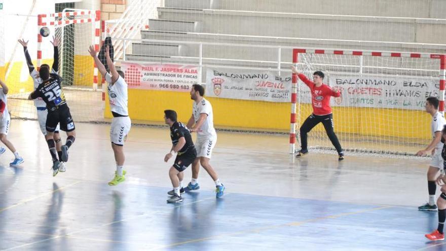 Imagen del partido entre el Excursionista Eldense y el Torrevieja