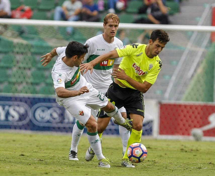 El Elche domina al Córdoba