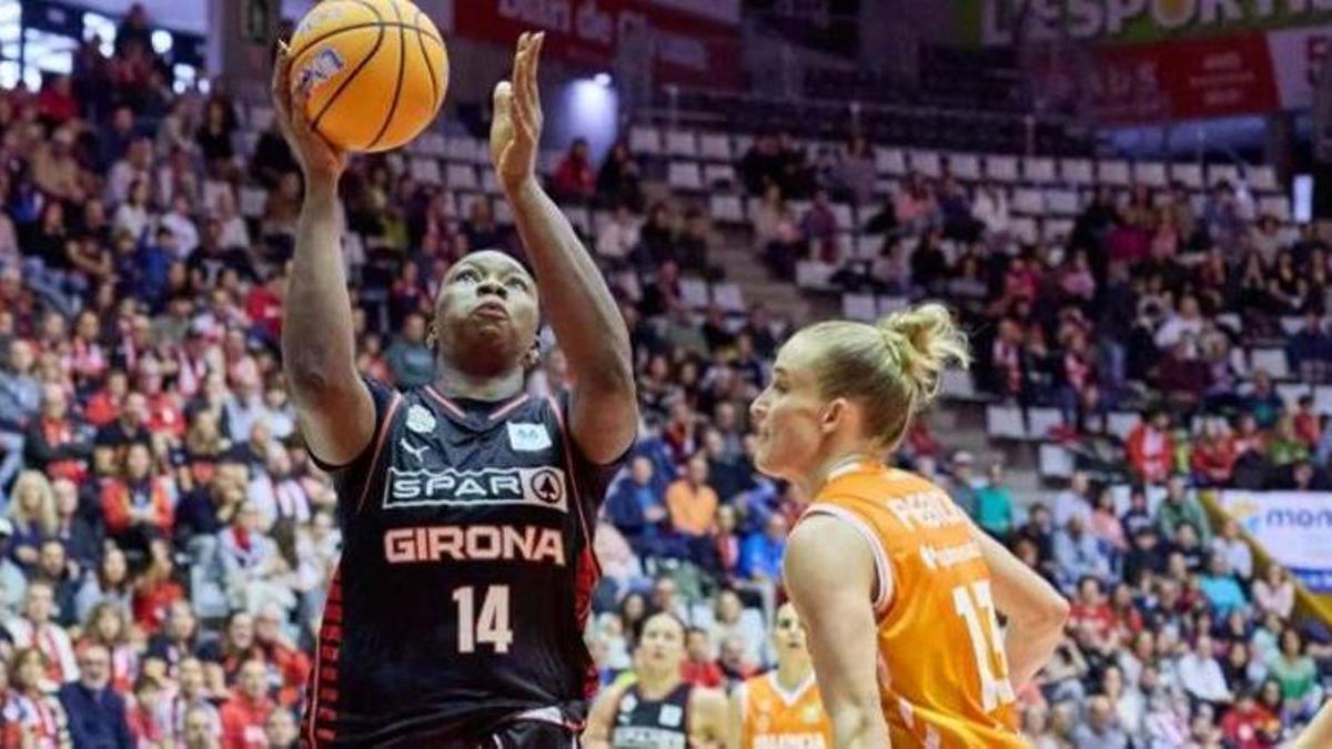 El Valencia Basket ofreció la Copa a su afición en el Roig Arena