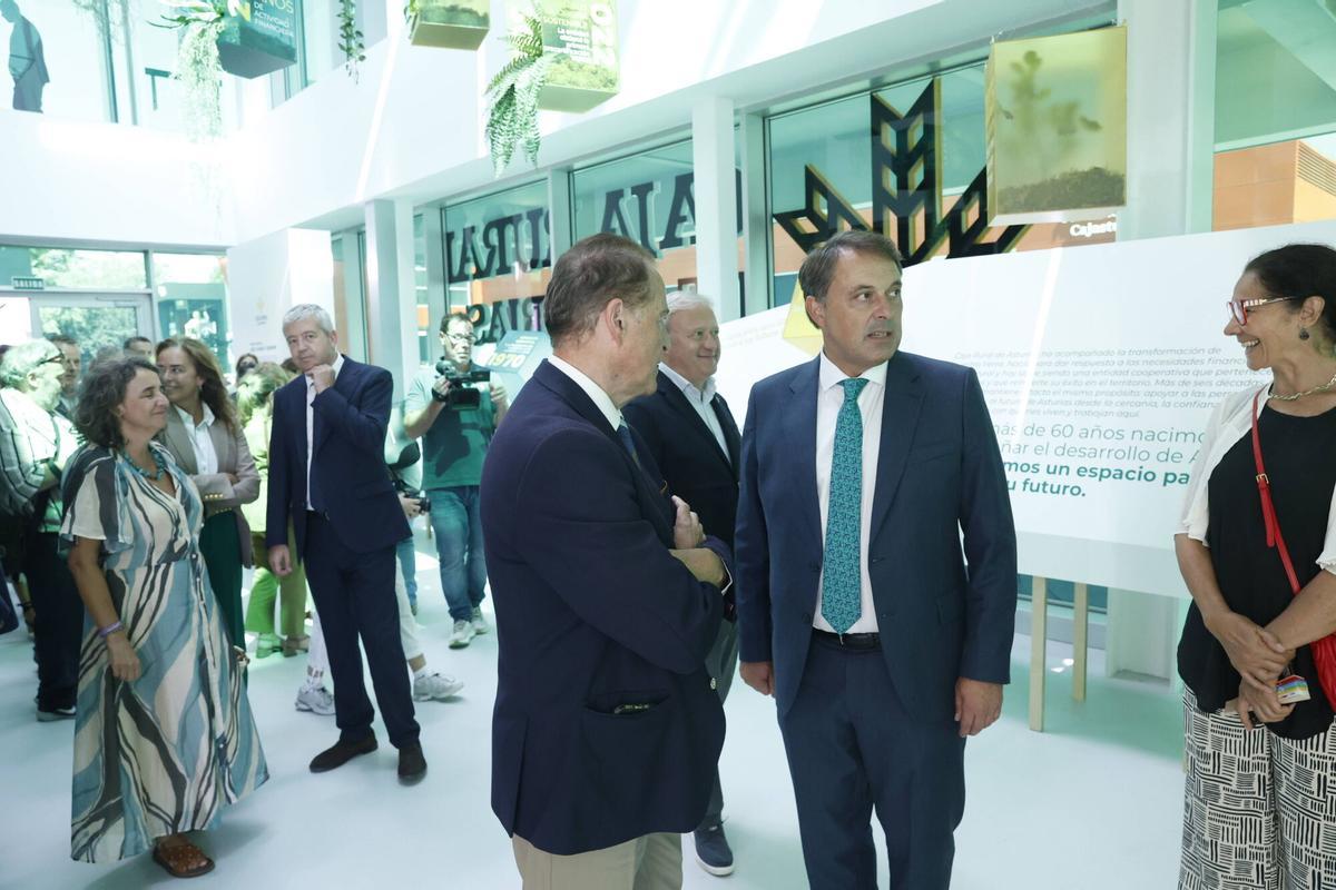 La inauguración institucional del pabellón de Caja Rural de Asturias en la Feria de Muestras, en imágenes