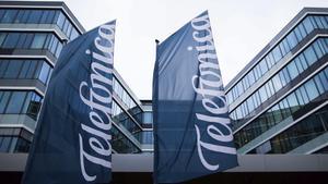 DUS814 DUSSELDORF  ALEMANIA  24 02 2015 - Fachada de la sede de Telefonica en Dusseldorf  Alemania  hoy  martes 24 de febrero de 2015  La compania de telefonia movil Telefonica Deutschland  filial alemana de la espanola  tuvo en 2014 una perdida de 721 millones de euros  tras la integracion de E-Plus y frente al beneficio de 78 millones de euros en 2013  Telefonica Deutschland es el primer operador de telefonia movil en Alemania  tras la fusion con E-PLus  que era la filial alemana de la holandesa KPN  y opera con la marca O2  EFE Rolf vennenbernd