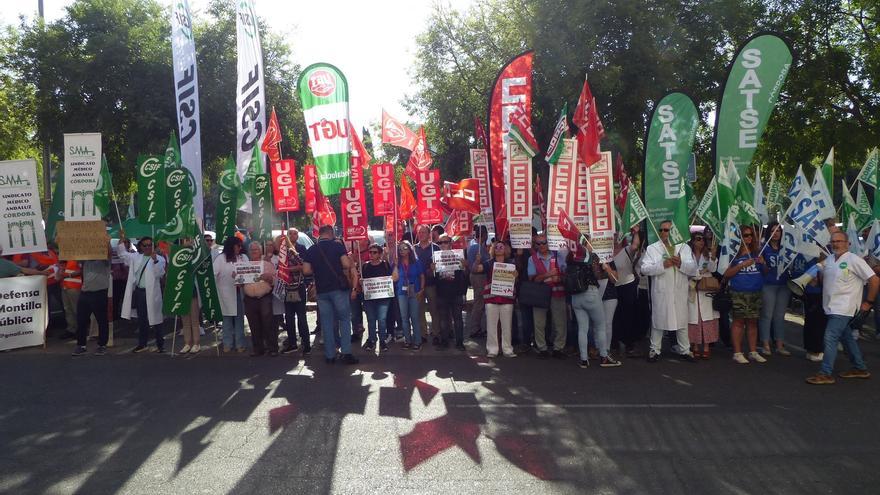 La junta de personal de la Campiña protesta en la Delegación de Salud de Córdoba