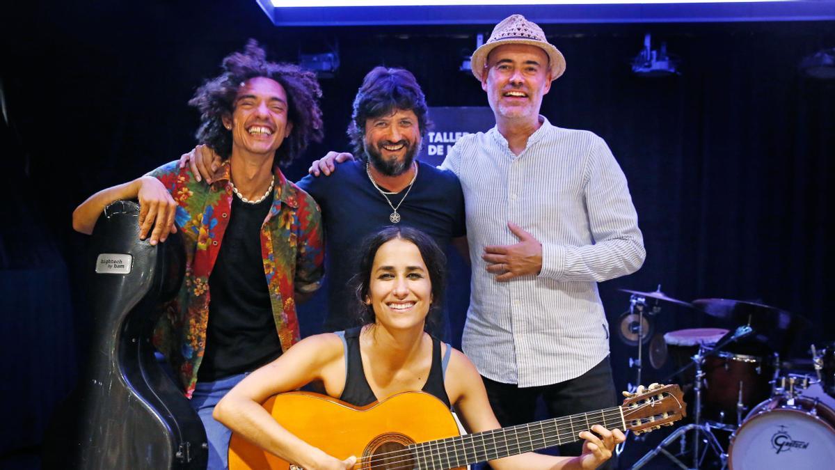 Chicuelo, centro, con sus colaboradores en 'Caminos': el violonchelista Martín Meléndez (izquierda), el baterista David Gómez y la bailaora mexicana Karen Lugo.