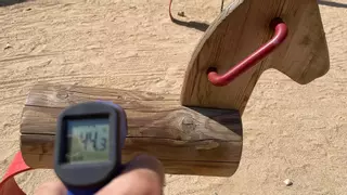 Caballitos a 44 grados: cuando el calor impide ir al parque infantil en Barcelona