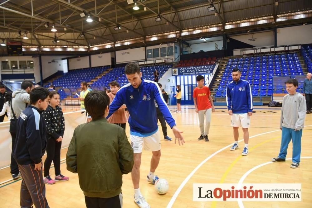 Encuentro de escolares con los jugadores del Plást