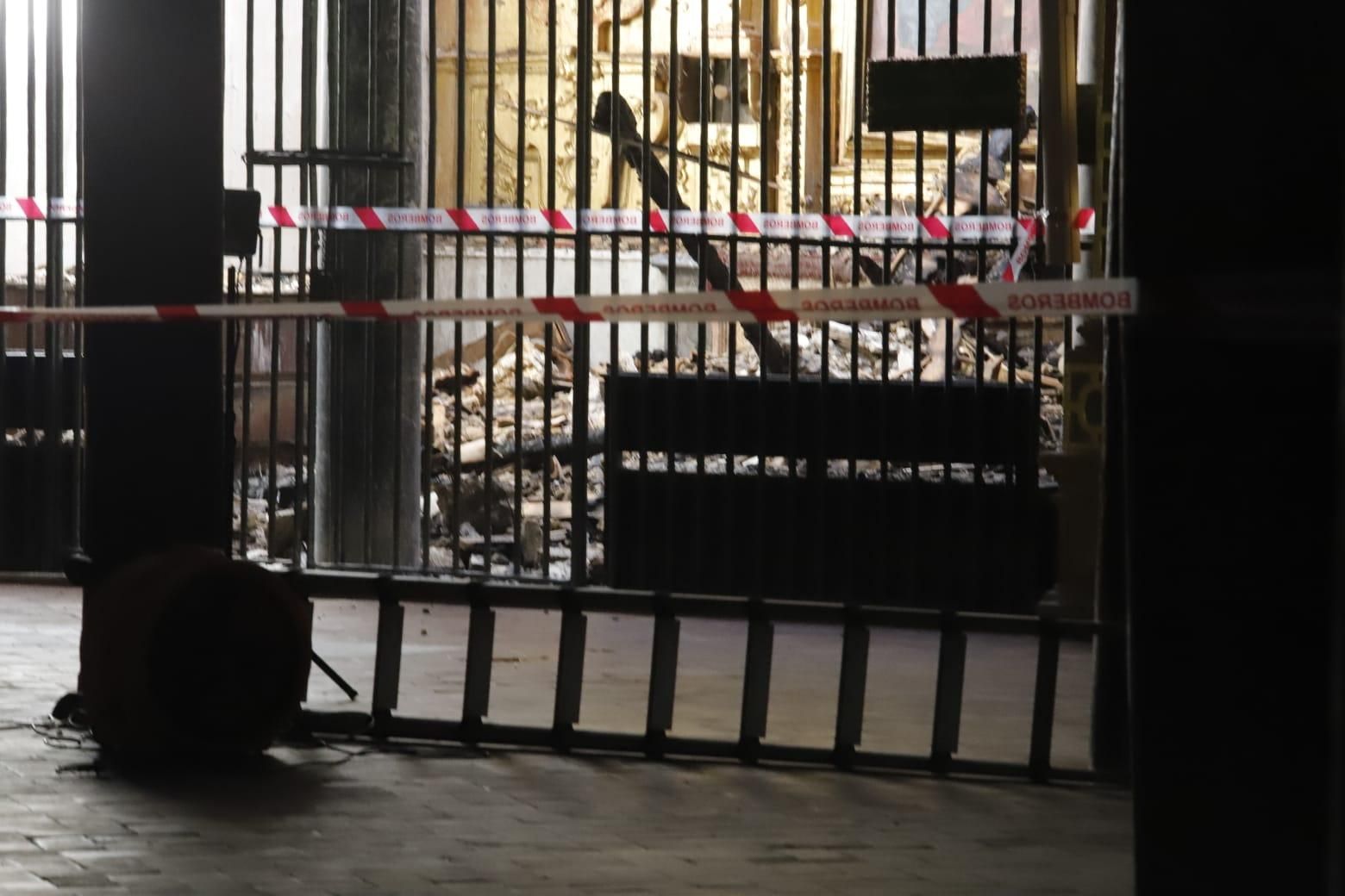 Tras el incendio: las imágenes de la zona afectada por el fuego en la Mezquita-Catedral