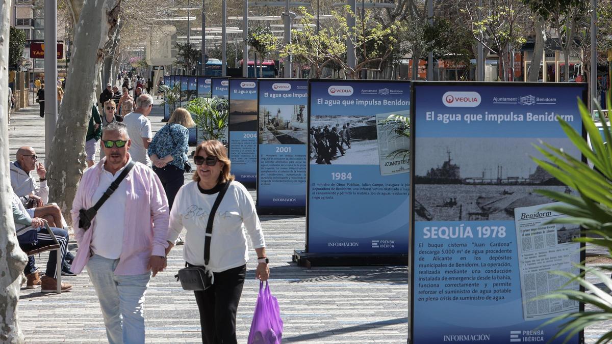 La inauguración de la exposición «El agua que impulsa Benidorm» ha coincidido con el Día Mundial el Agua.