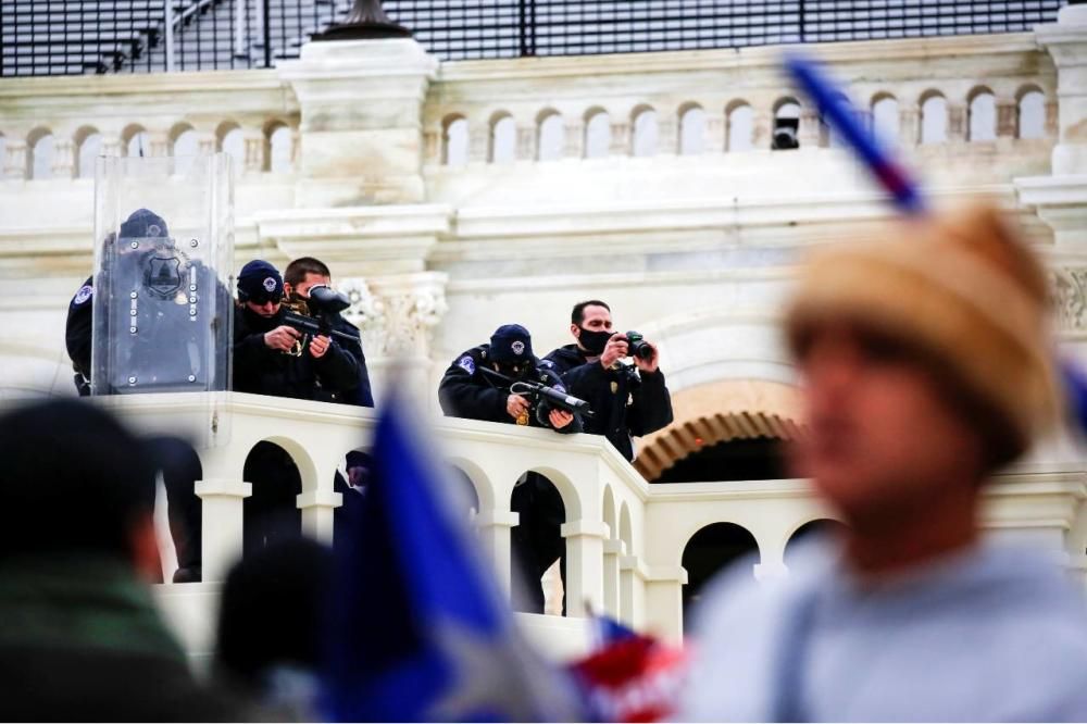 Una torba de seguidors de Trump assalta el Capitol