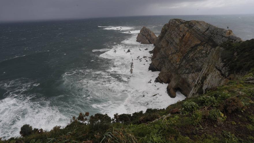 La búsqueda del septuagenario en Cabo Peñas suma más efectivos, pero sin pistas del desaparecido