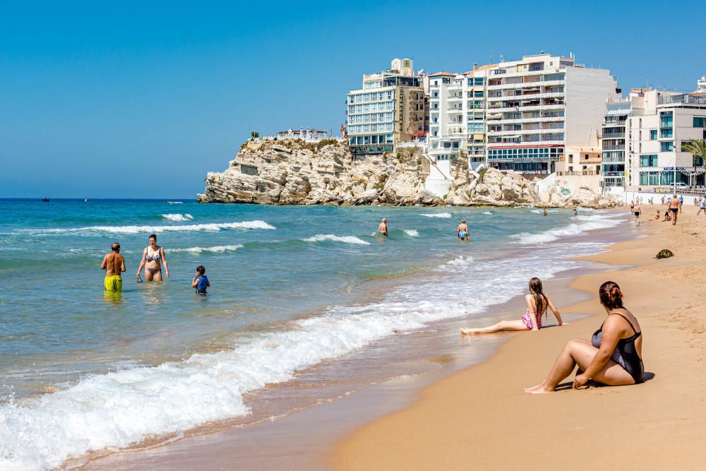 Quejas de usuarios en la apertura de las playas parceladas en Benidorm