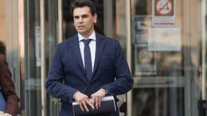 La jutge acosta al banc dels acusats el nòvio d’Ayuso per frau fiscal i falsificació