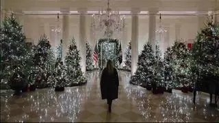 Melania Trump decora la Casa Blanca por Navidad