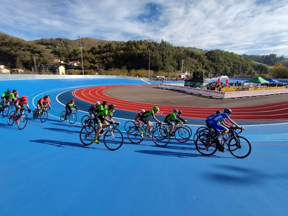 Inauguración velódromo y pista de atletismo de Laviana