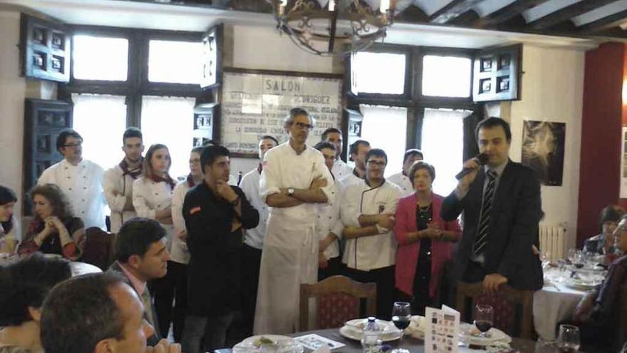 Un momento de la comida institucional en la Escuela de Hostelería.