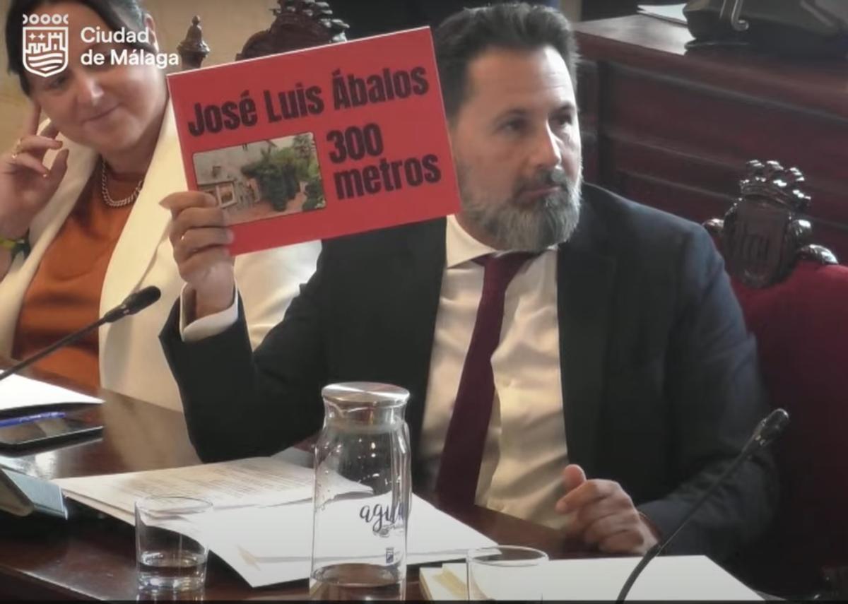 El concejal de Vivienda, Francisco Pomares, durante el Pleno ordinario de mayo.