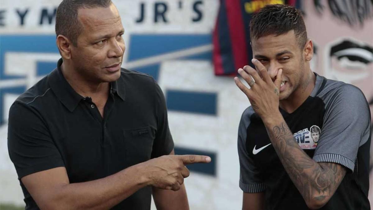 Neymar y su padre, en un acto promocional