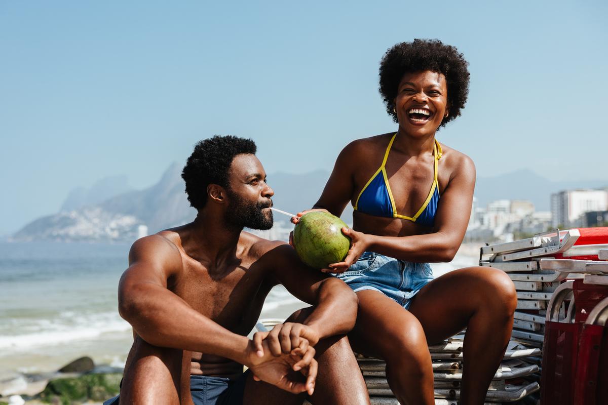 En Brasil, la playa es una extensión de la vida diaria y un epicentro social. Lejos de ser solo un lugar para tomar el sol, los locales lo viven como un punto de encuentro, de ocio activo y de celebración constante