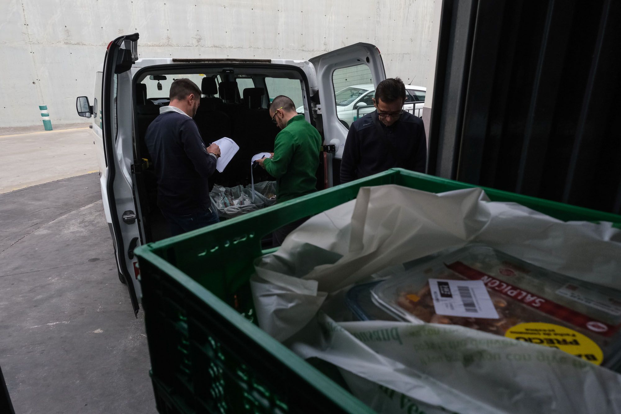 Entrega de alimentos de Mercadona a Proyecto Hombre en Málaga