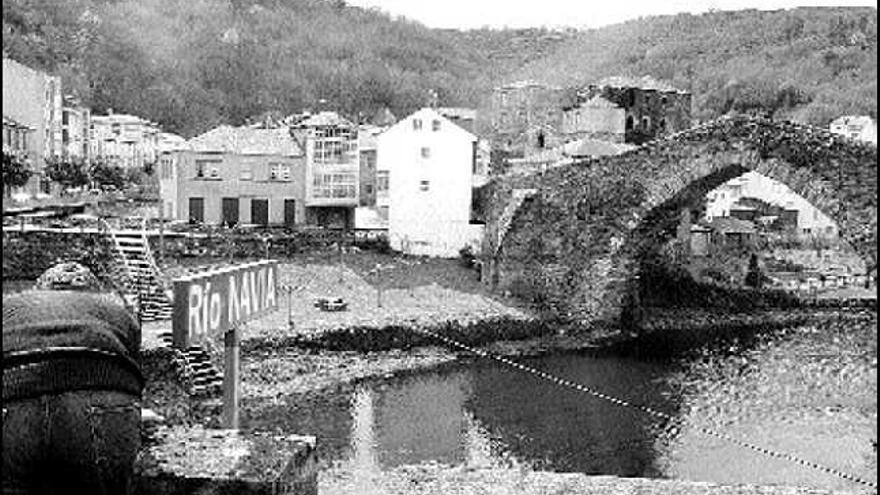 El río Navia, a su paso por la localidad gallega de Navia de Suarna.