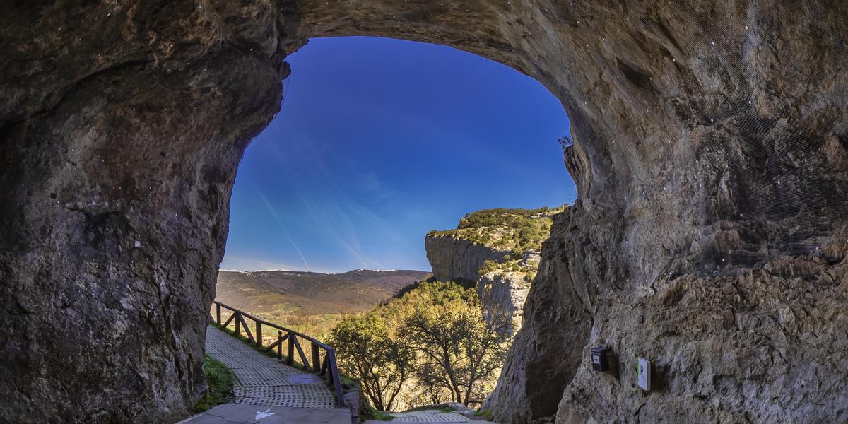 Las Monumento Natural de Ojo Guareña está al norte de Burgos