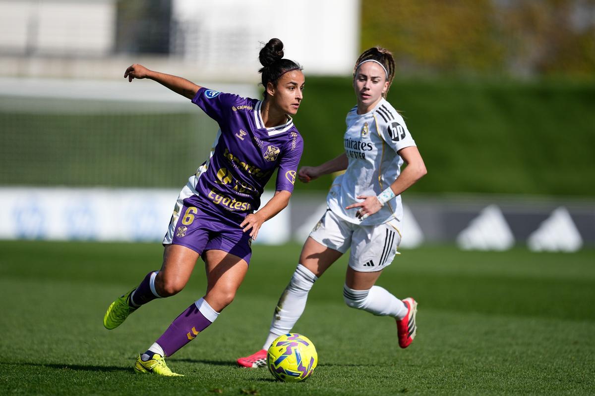 Paola Hdez, futbolista del CD Tenerife Femenino.
