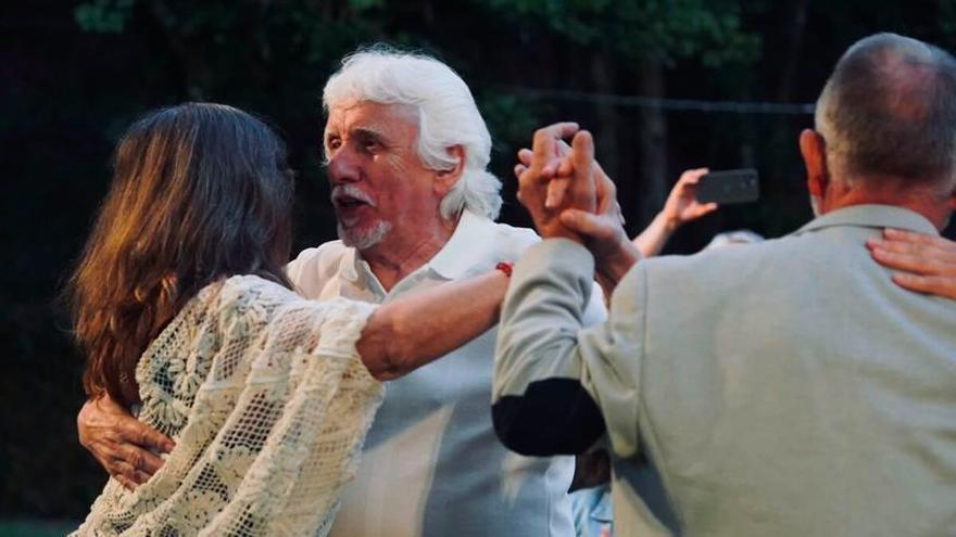 Dubra rinde tributo al músico internacional Tito Calviño: "Faime ilusión porque chega da miña terra"