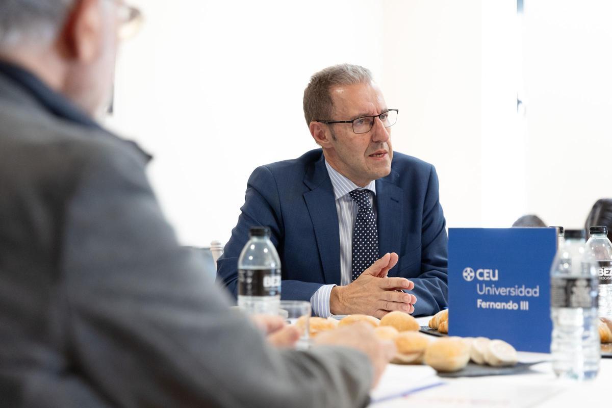 El director gerente de Vithas Sevilla, el doctor Mario González.