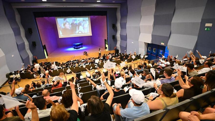 Cox abre su auditorio para vivir en hermandad la visita de Enrique Riquelme al Hormiguero de Pablo Motos