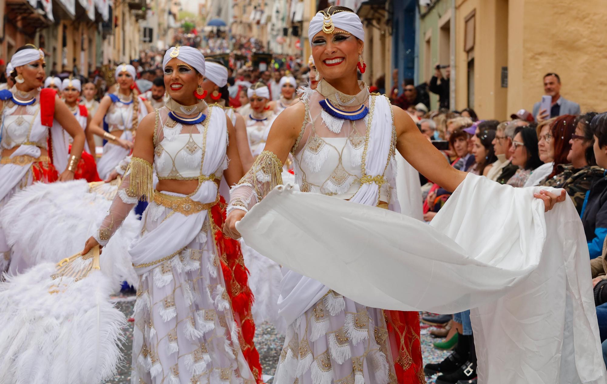 Espectaculares boatos y carrozas en las Fiestas de Alcoy