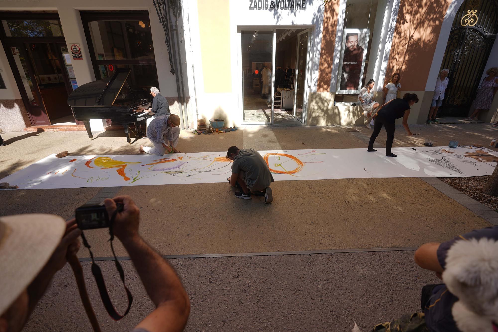 Mural en vivo al son de la música en Ibiza