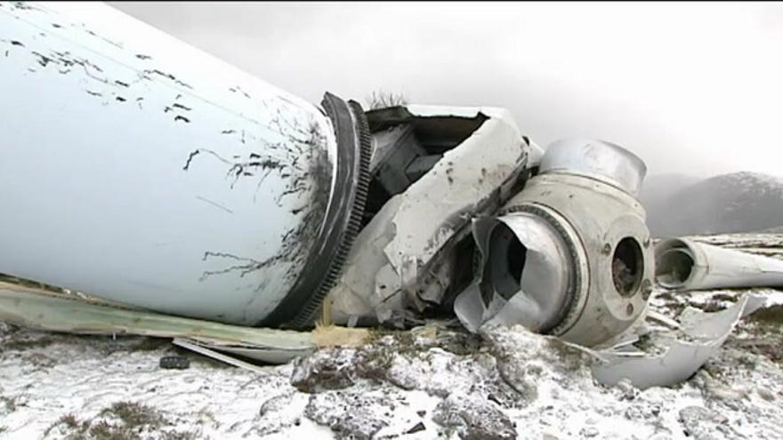 Un aerogenerador se cae por el fuerte viento en Zaragoza