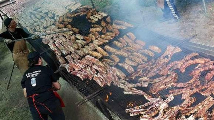 Parrilla en el Campo da Feira para asar el churrasco. // A.H.