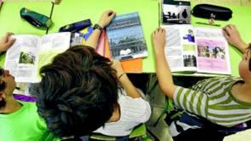 Educación amplía a seis cursos la validez de los libros de texto